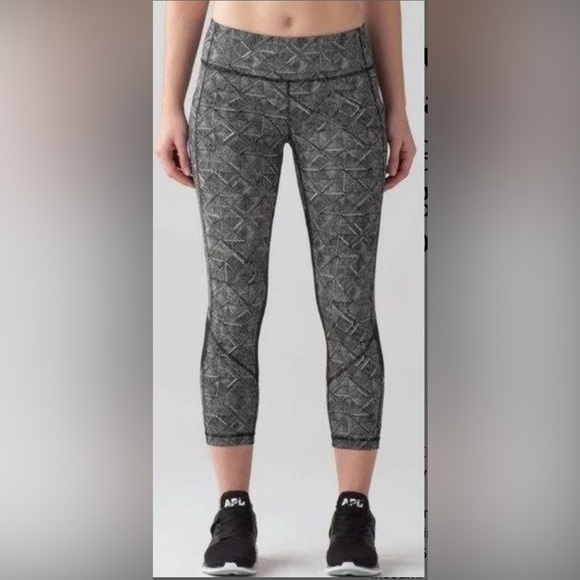 Lululemon Outrun 21” crop Legging size 4 - Picture 1 of 10